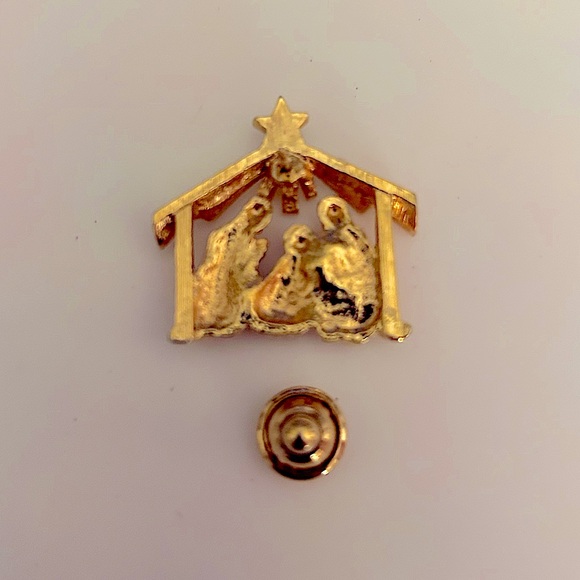 Christmas Nativity scene w tiny rhinestone star ⭐️, tack pin brooch, gold - Picture 2 of 2